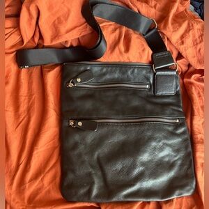 Margot Soft Leather 3 Zipper Crossbody Shoulder Bag Purse Black- Excellent Cond.